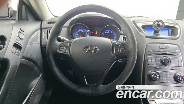 Hyundai Genesis 2011 — photo 13