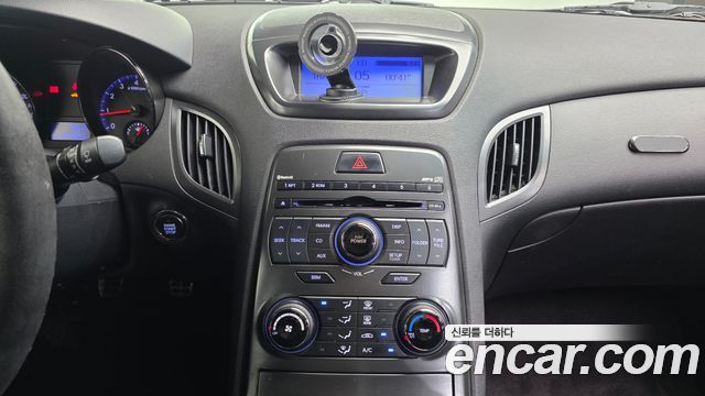 Hyundai Genesis 2011 — photo 14