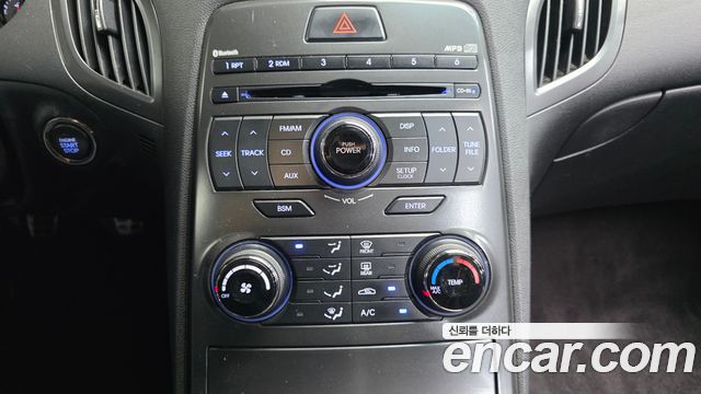 Hyundai Genesis 2011 — photo 17