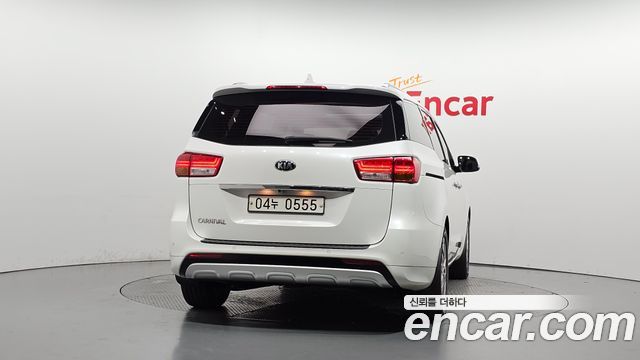 Kia Canival 2016 — photo 4