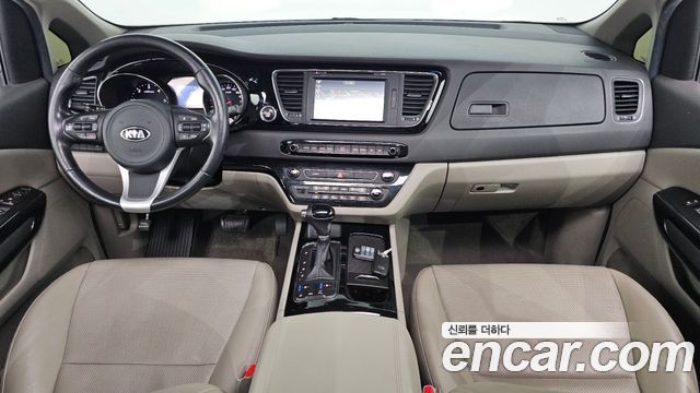 Kia Canival 2016 — photo 10