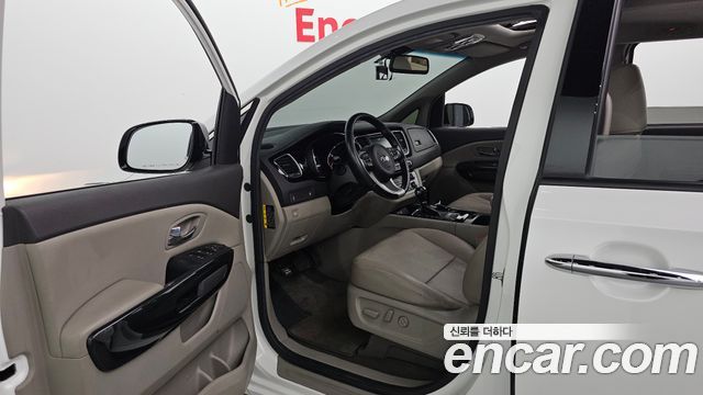 Kia Canival 2016 — photo 13