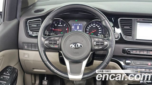 Kia Canival 2016 — photo 17