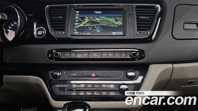 Kia Canival 2016 — photo 18
