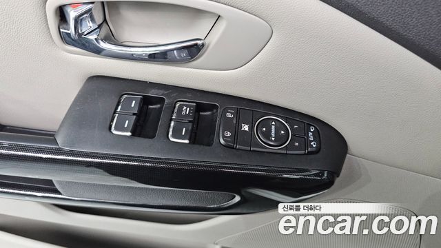 Kia Canival 2016 — photo 21