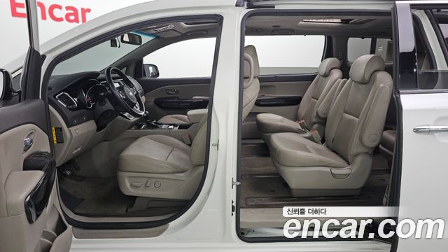 Kia Canival 2016 — photo 23