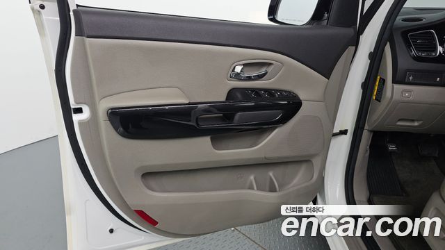Kia Canival 2016 — photo 14