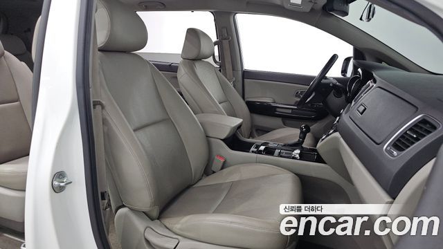 Kia Canival 2016 — photo 16