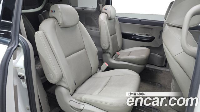 Kia Canival 2016 — photo 31