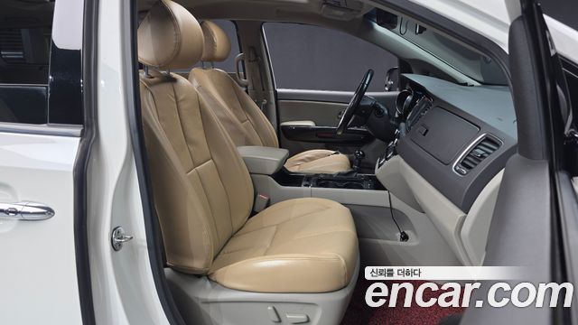 Kia Canival 2016 — photo 11