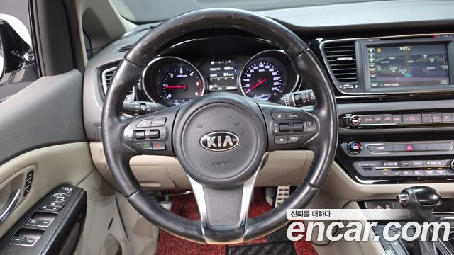 Kia Canival 2016 — photo 13