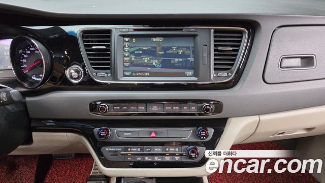 Kia Canival 2016 — photo 14