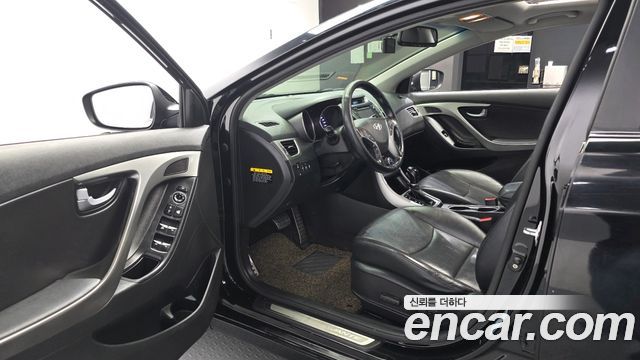 Hyundai AVANTE 2014 — photo 13