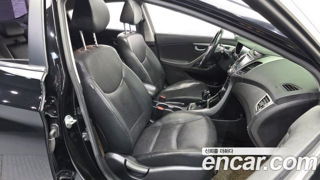 Hyundai AVANTE 2014 — photo 17
