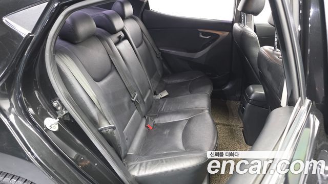 Hyundai AVANTE 2014 — photo 18