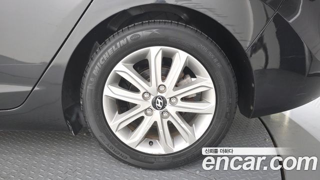 Hyundai AVANTE 2014 — photo 7
