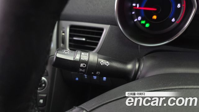 Hyundai AVANTE 2014 — photo 31