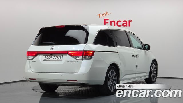 Honda Odyssey 2016 — photo 2