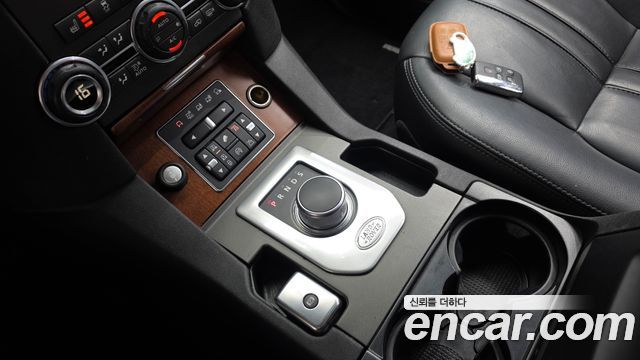 Land Rover Discovery 2015 — photo 12