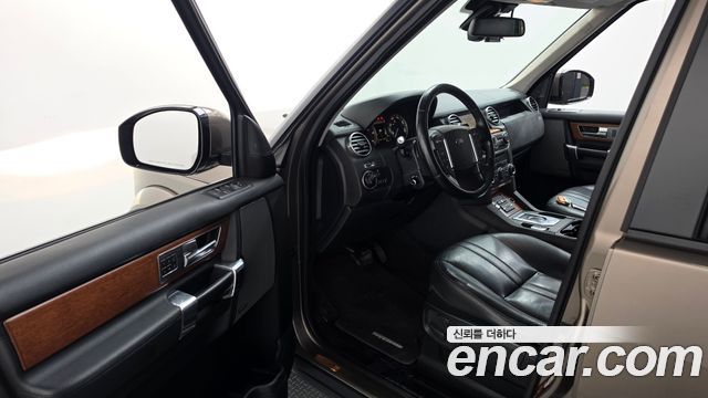 Land Rover Discovery 2015 — photo 13