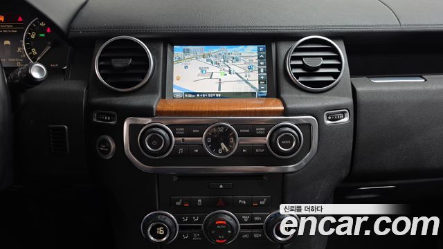 Land Rover Discovery 2015 — photo 18
