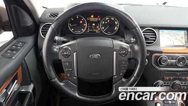 Land Rover Discovery 2015 — photo 19
