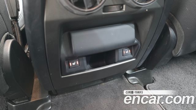 Land Rover Discovery 2015 — photo 23