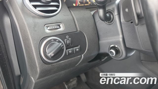 Land Rover Discovery 2015 — photo 26