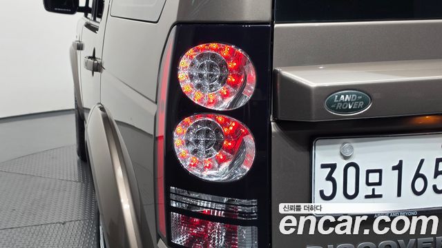 Land Rover Discovery 2015 — photo 9