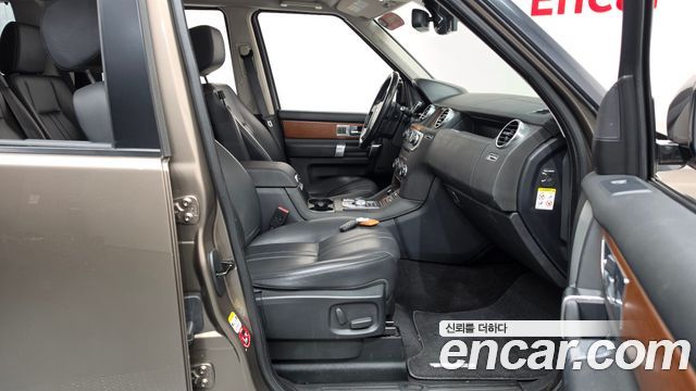 Land Rover Discovery 2015 — photo 16