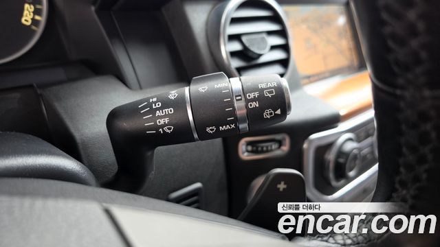 Land Rover Discovery 2015 — photo 27