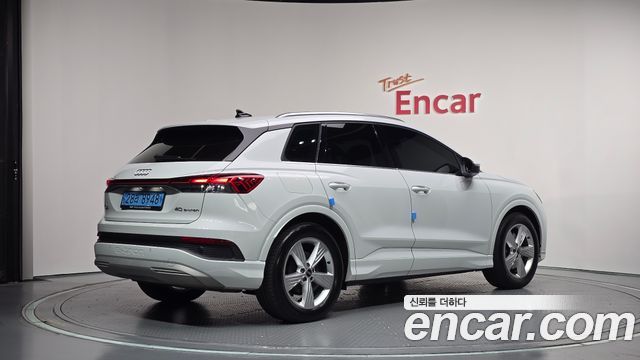 Audi Q4 e-tron 2023 — photo 2