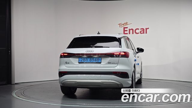 Audi Q4 e-tron 2023 — photo 4