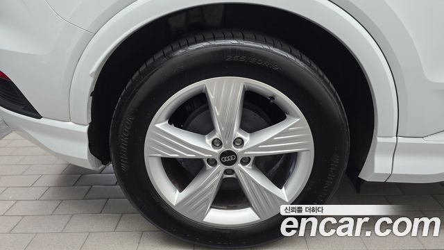 Audi Q4 e-tron 2023 — photo 5