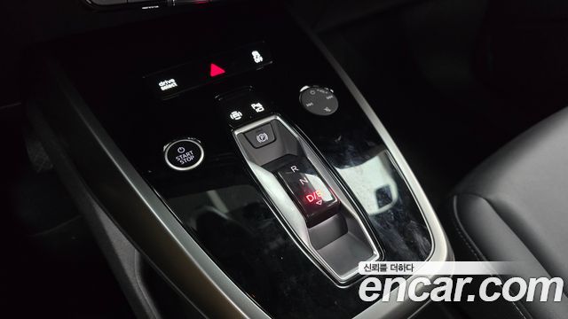 Audi Q4 e-tron 2023 — photo 12