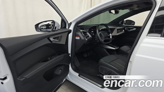 Audi Q4 e-tron 2023 — photo 13