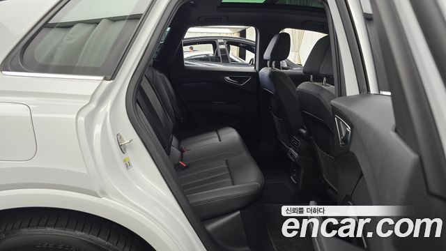 Audi Q4 e-tron 2023 — photo 17