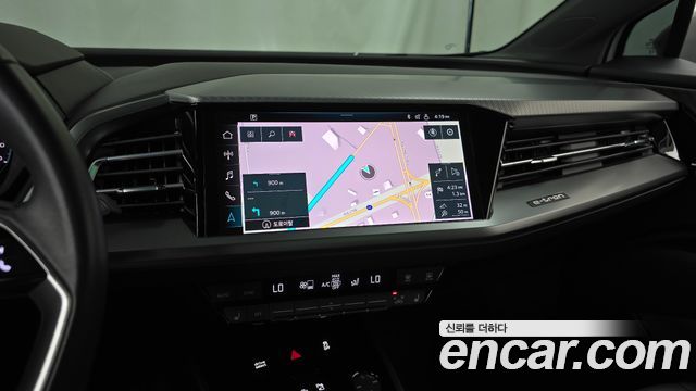 Audi Q4 e-tron 2023 — photo 18