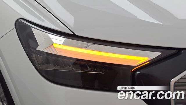 Audi Q4 e-tron 2023 — photo 8
