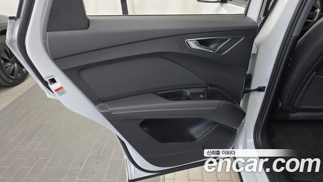 Audi Q4 e-tron 2023 — photo 15