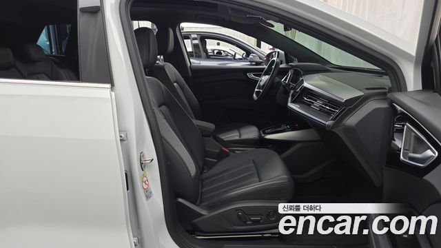 Audi Q4 e-tron 2023 — photo 16