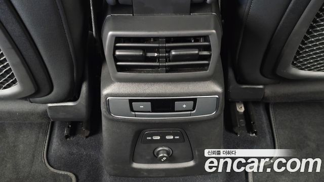 Audi Q4 e-tron 2023 — photo 31