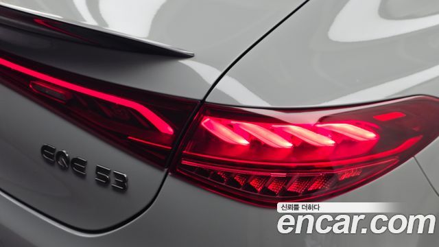 Mercedes-Benz EQE 2023 — photo 9