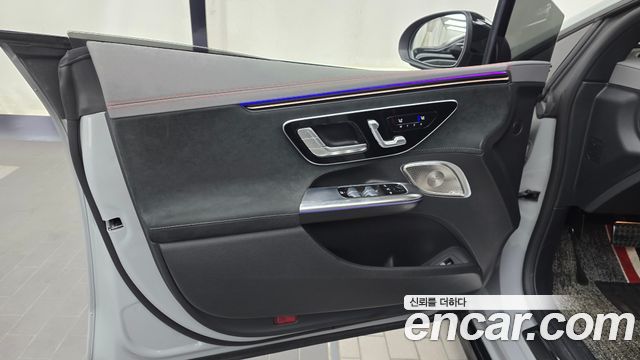Mercedes-Benz EQE 2023 — photo 14