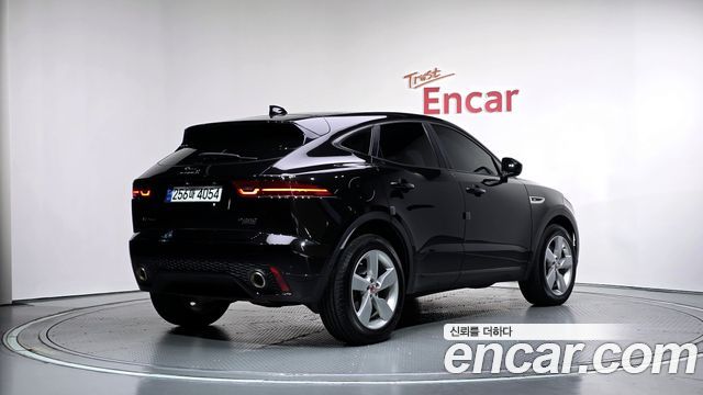 Jaguar E-PACE 2018 — photo 2