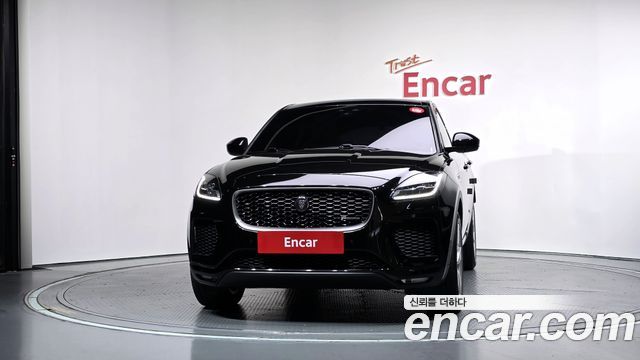 Jaguar E-PACE 2018 — photo 3