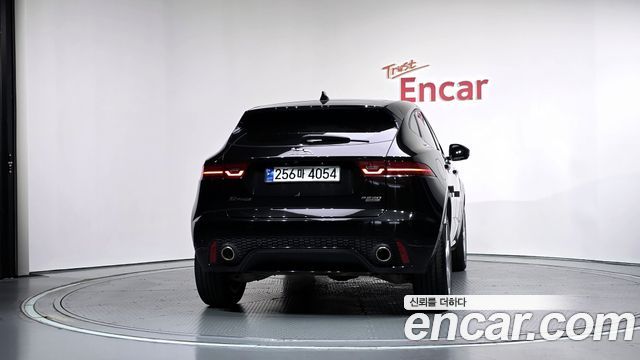 Jaguar E-PACE 2018 — photo 4