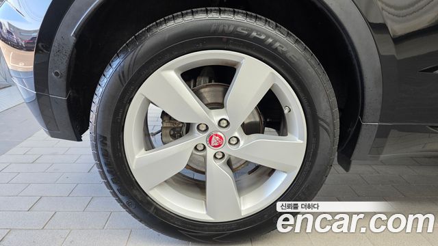 Jaguar E-PACE 2018 — photo 5