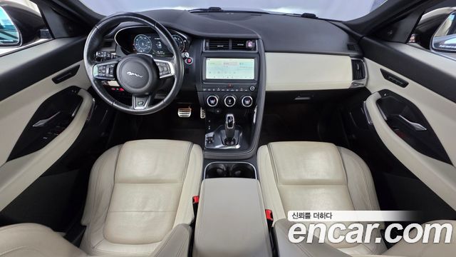 Jaguar E-PACE 2018 — photo 10