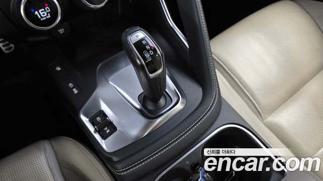 Jaguar E-PACE 2018 — photo 12